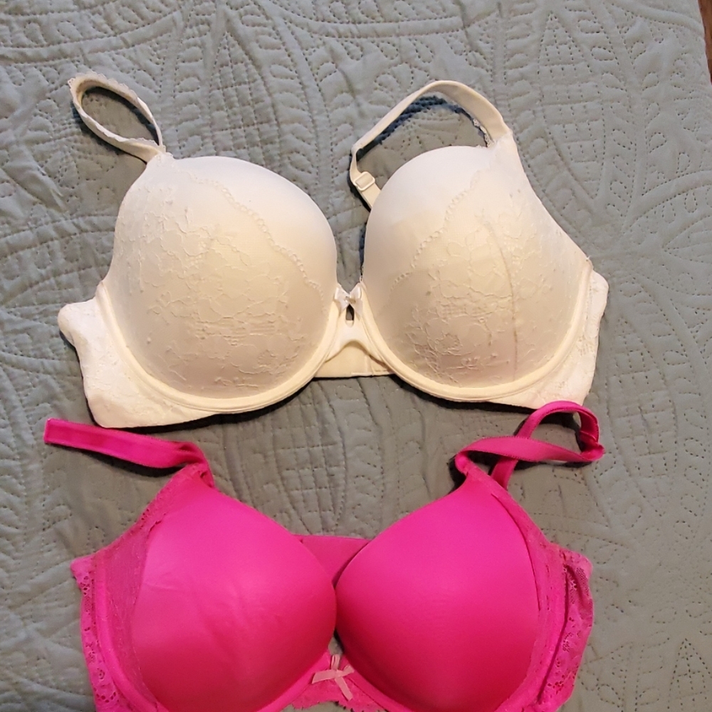 Victoria Secrets Bras - Picture 2 of 3